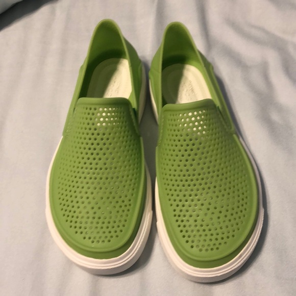 Crocs size 1 - Picture 1 of 6